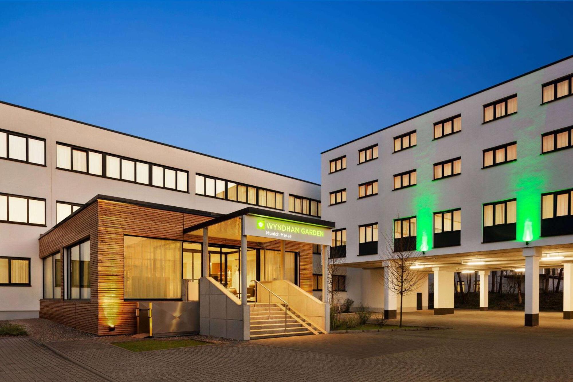 Wyndham Garden Munich Messe Otel Dış mekan fotoğraf Wyndham Garden Munich Messe